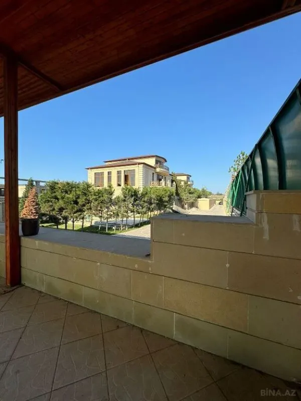 Satılır 5 otaqlı həyət evi 380 m²