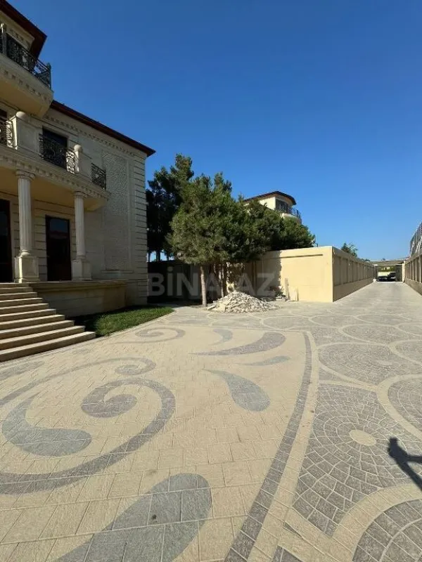 Satılır 5 otaqlı həyət evi 380 m²