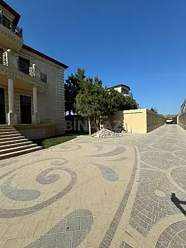 Satılır 5 otaqlı həyət evi 380 m²