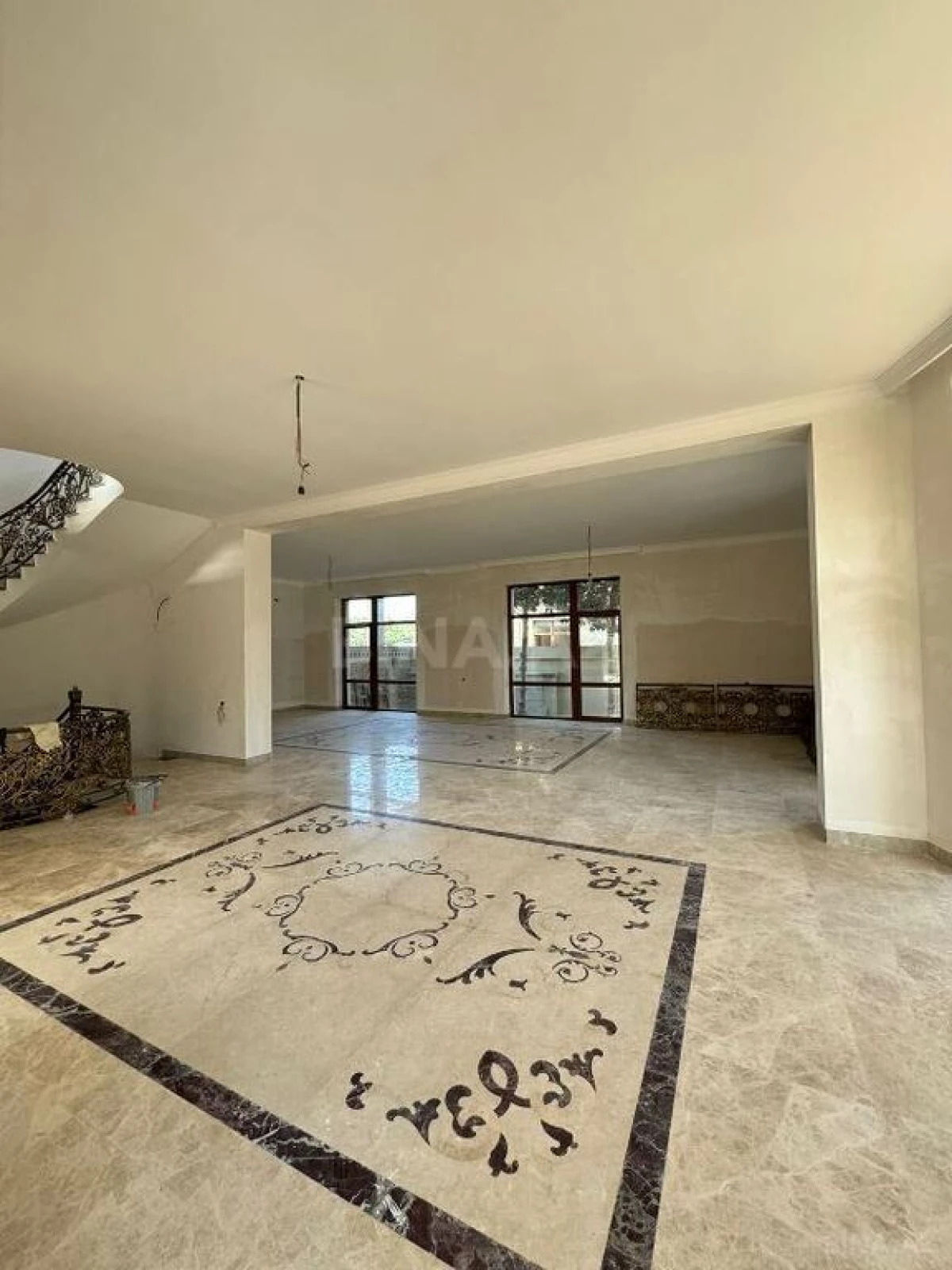 Satılır 5 otaqlı həyət evi 380 m²