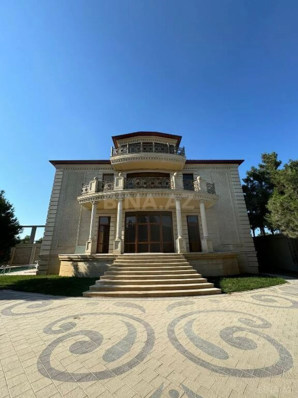 Satılır 5 otaqlı həyət evi 380 m²