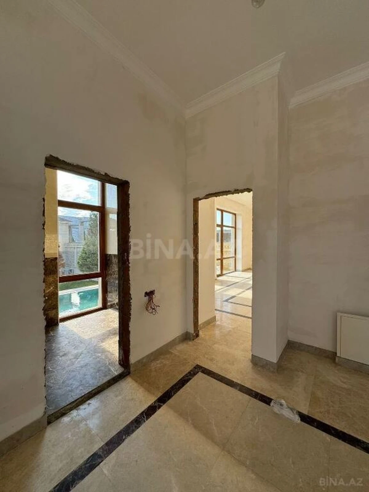 Satılır 5 otaqlı həyət evi 380 m²
