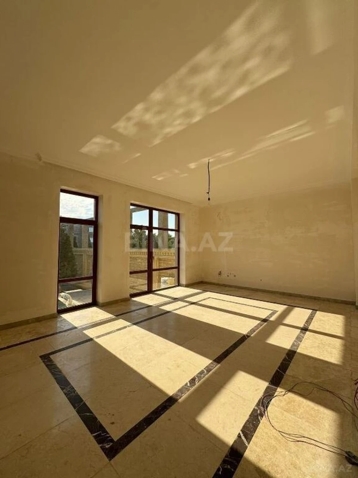 Satılır 5 otaqlı həyət evi 380 m²