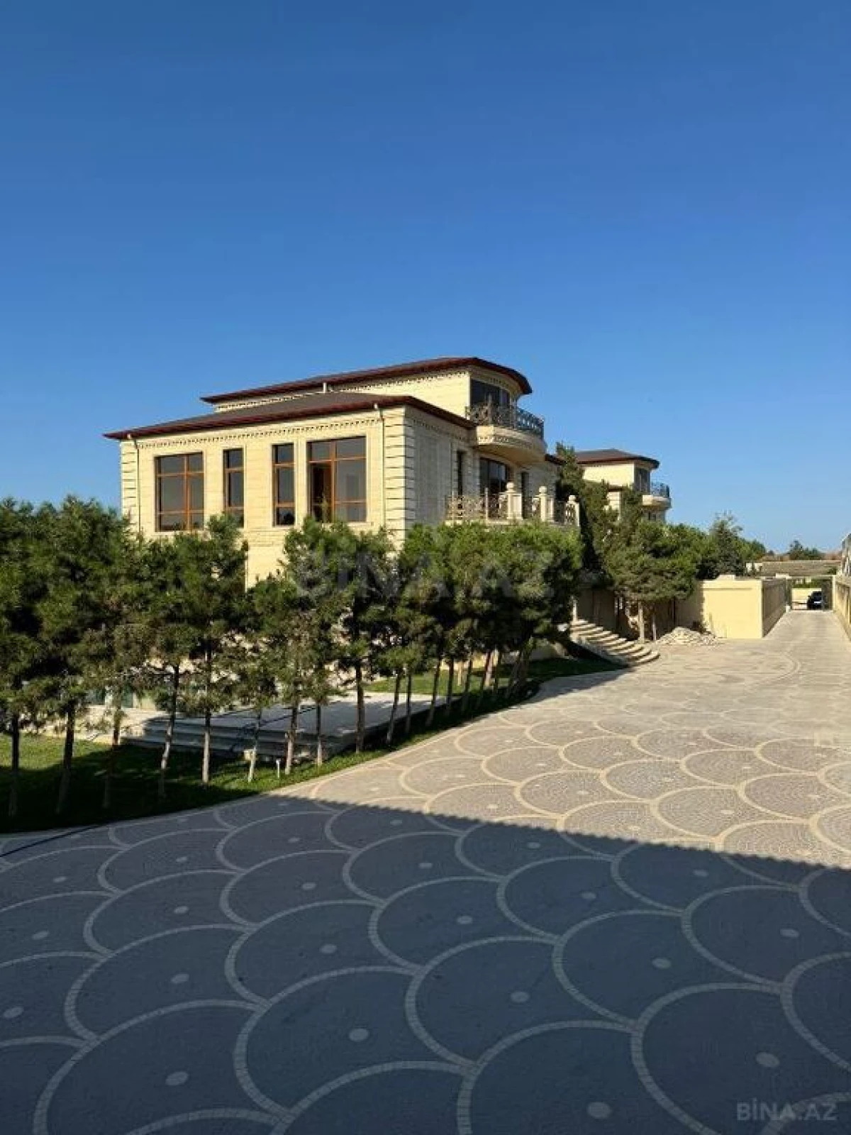 Satılır 5 otaqlı həyət evi 380 m²