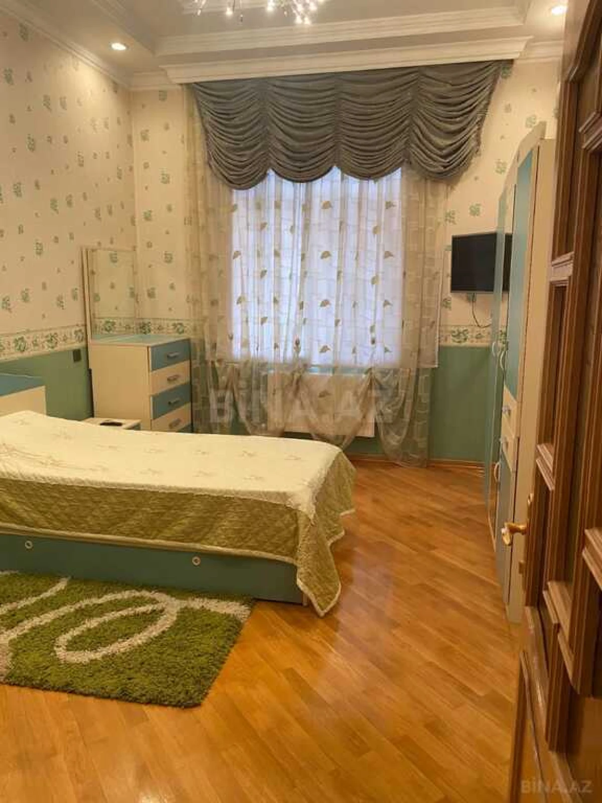 Satılır 5 otaqlı həyət evi 350 m²