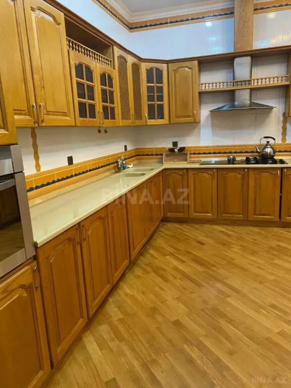 Satılır 5 otaqlı həyət evi 350 m²