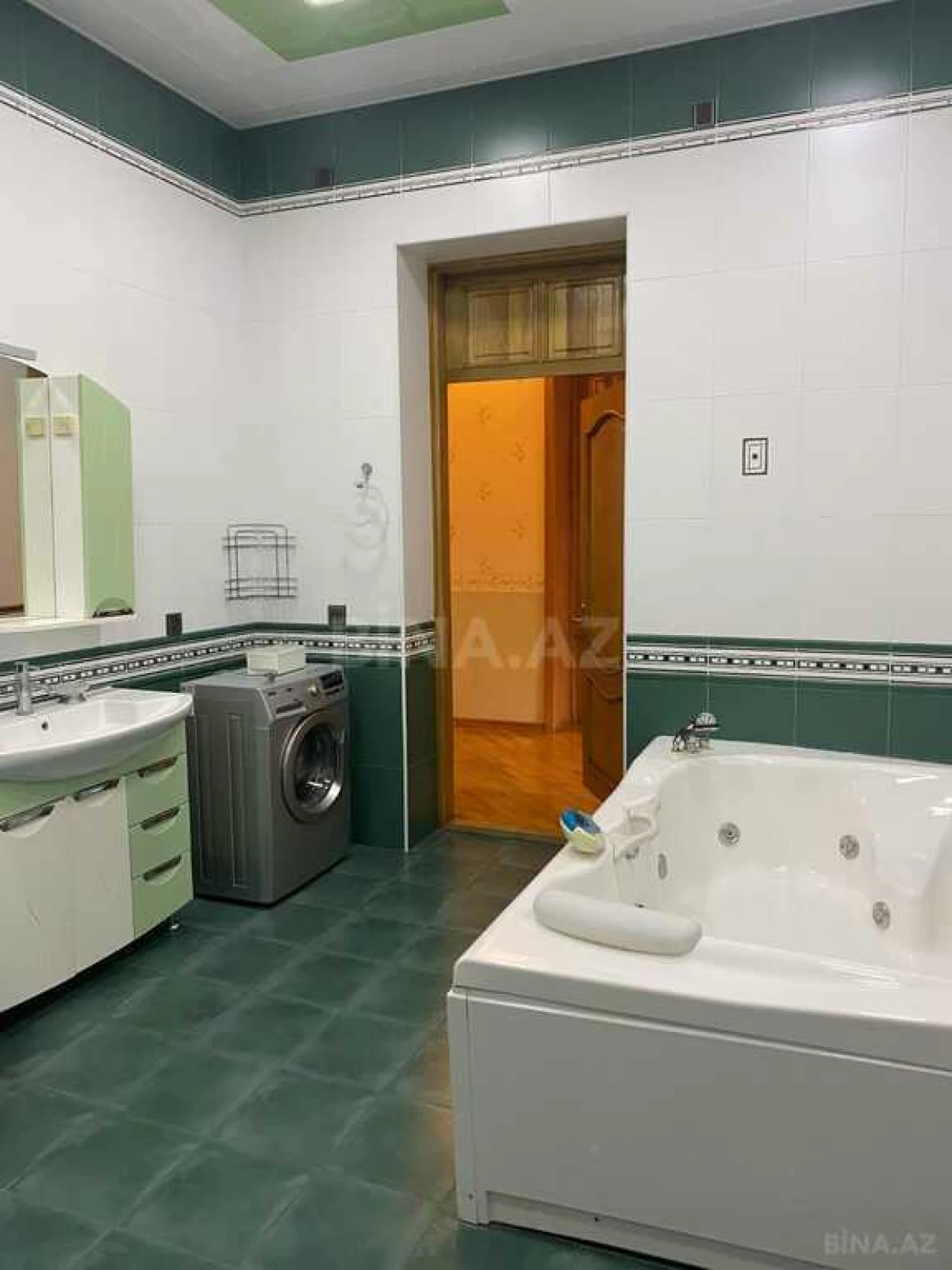 Satılır 5 otaqlı həyət evi 350 m²