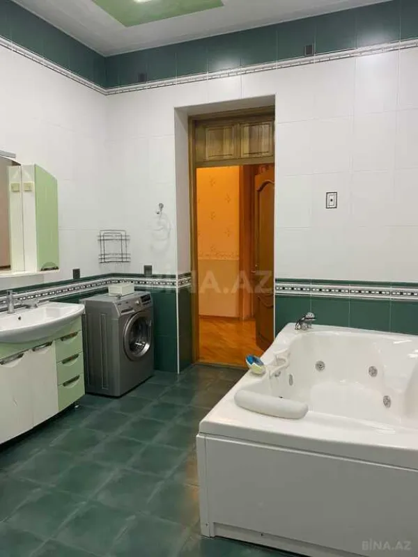 Satılır 5 otaqlı həyət evi 350 m²