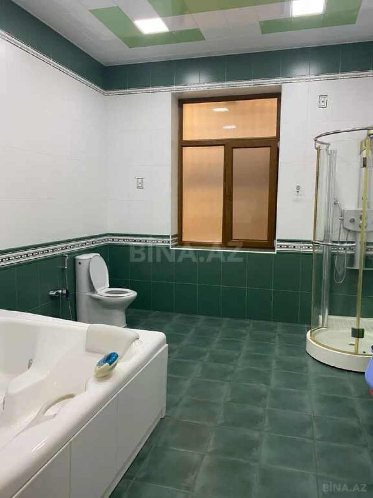 Satılır 5 otaqlı həyət evi 350 m²