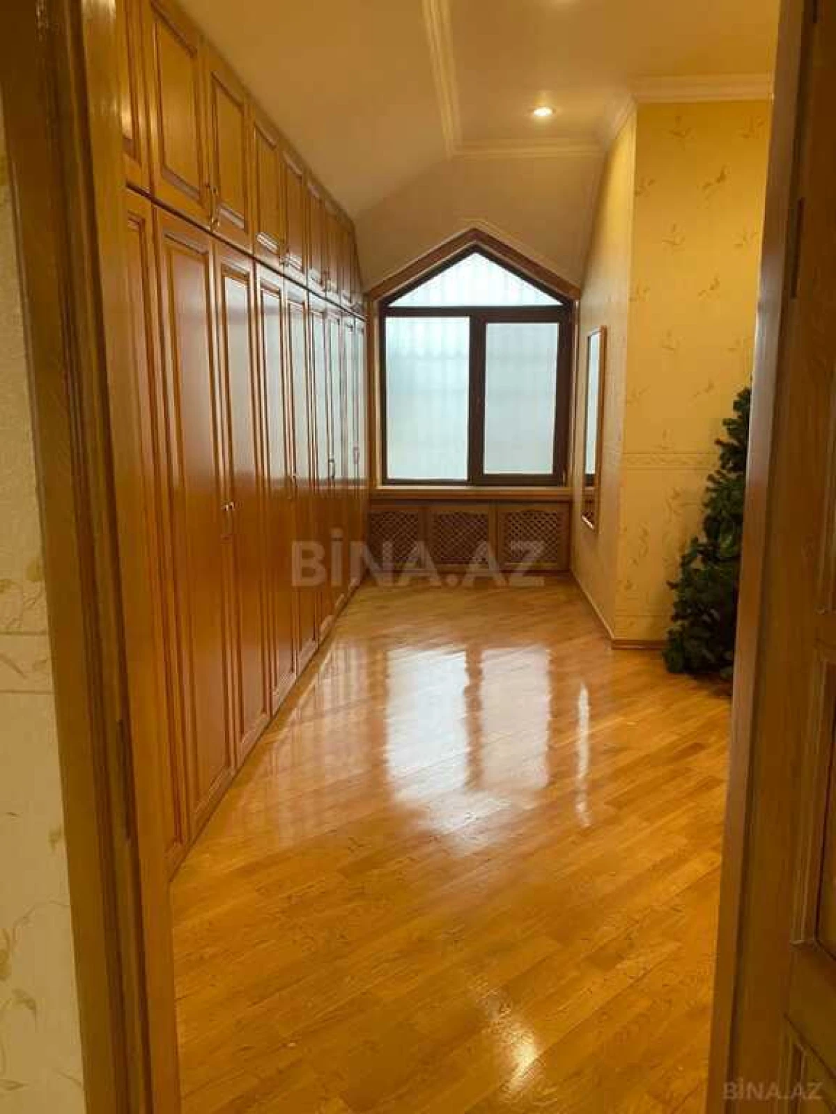Satılır 5 otaqlı həyət evi 350 m²