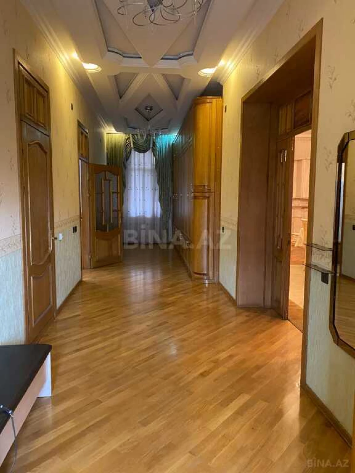 Satılır 5 otaqlı həyət evi 350 m²