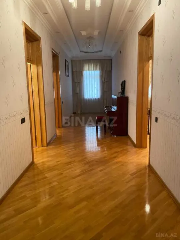Satılır 5 otaqlı həyət evi 350 m²