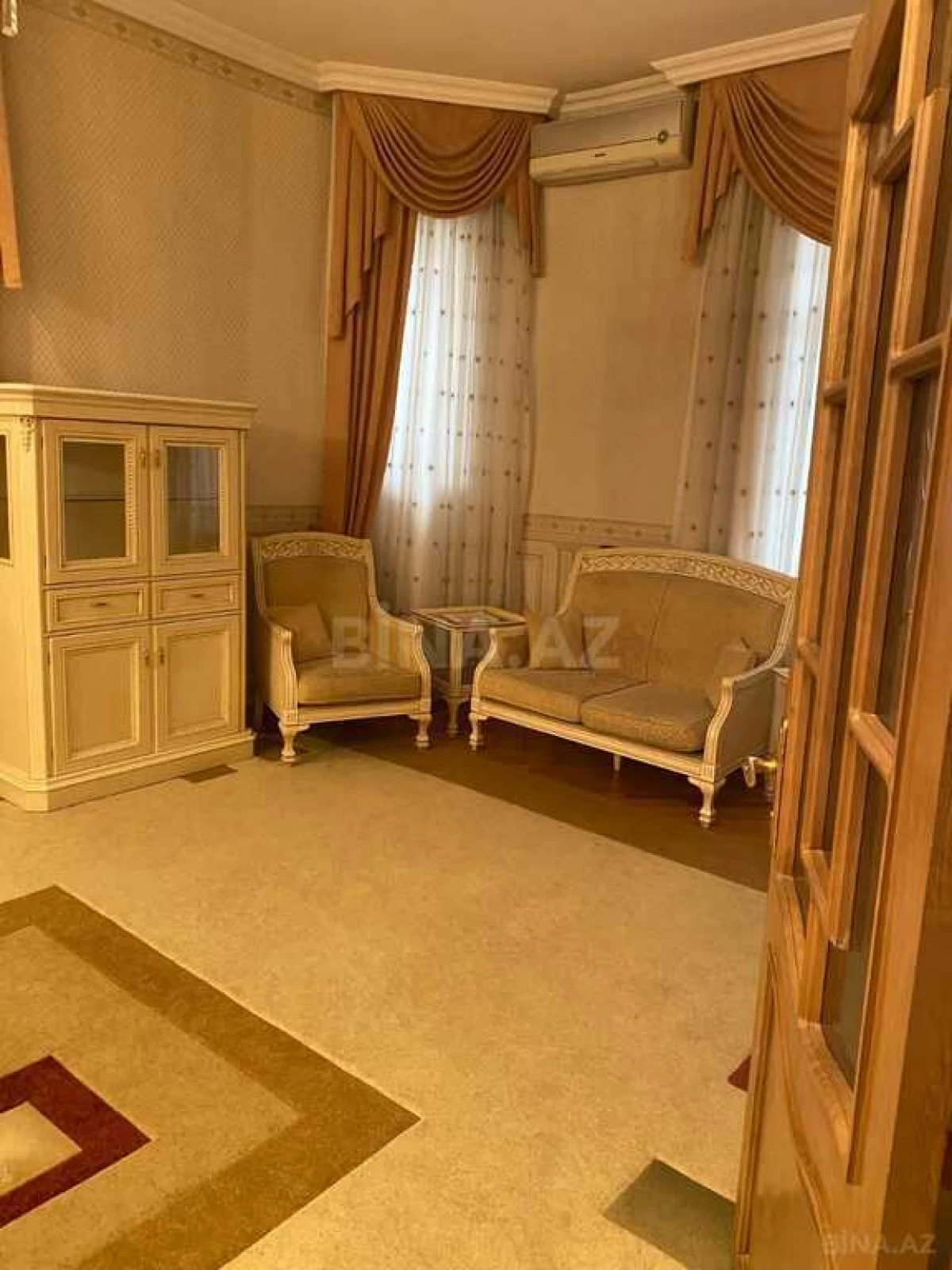 Satılır 5 otaqlı həyət evi 350 m²