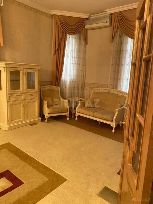 Satılır 5 otaqlı həyət evi 350 m²