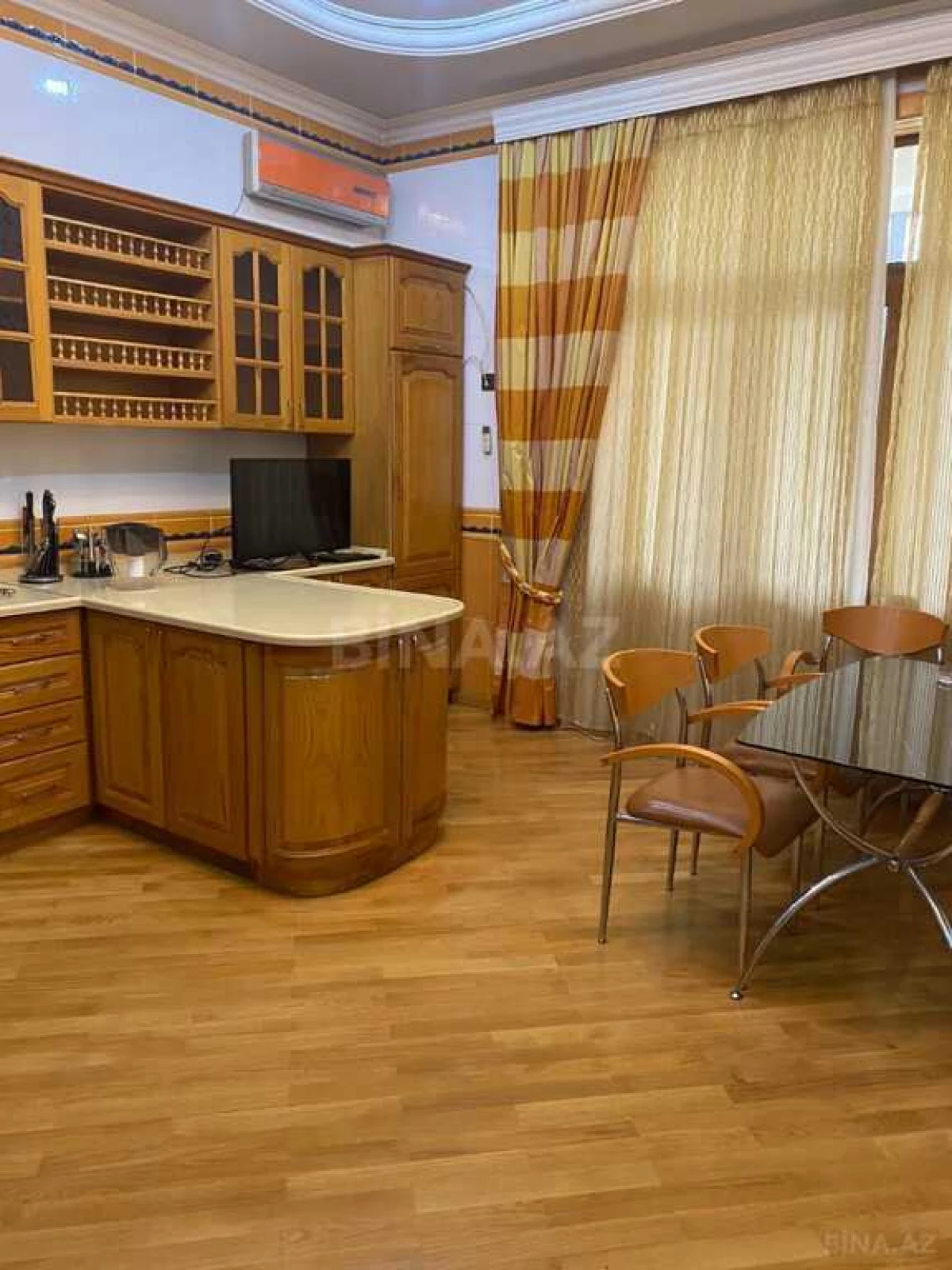 Satılır 5 otaqlı həyət evi 350 m²