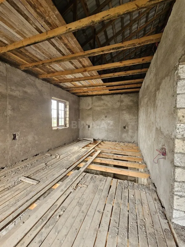 Satılır 6 otaqlı həyət evi 220 m²