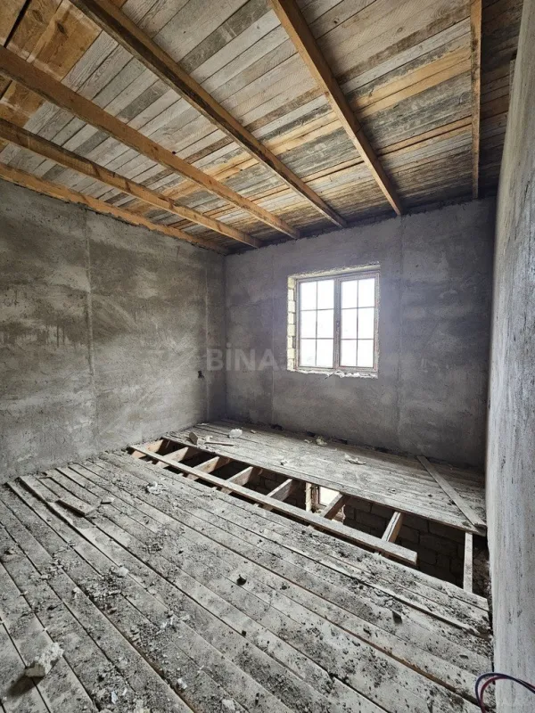 Satılır 6 otaqlı həyət evi 220 m²