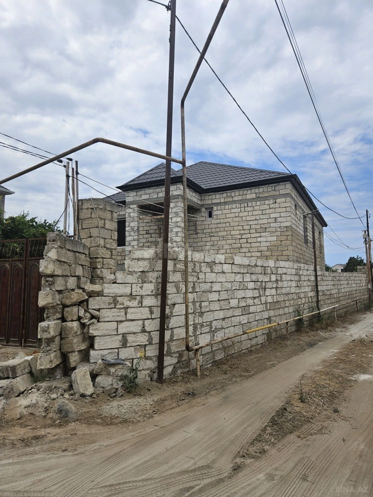 Satılır 6 otaqlı həyət evi 220 m²