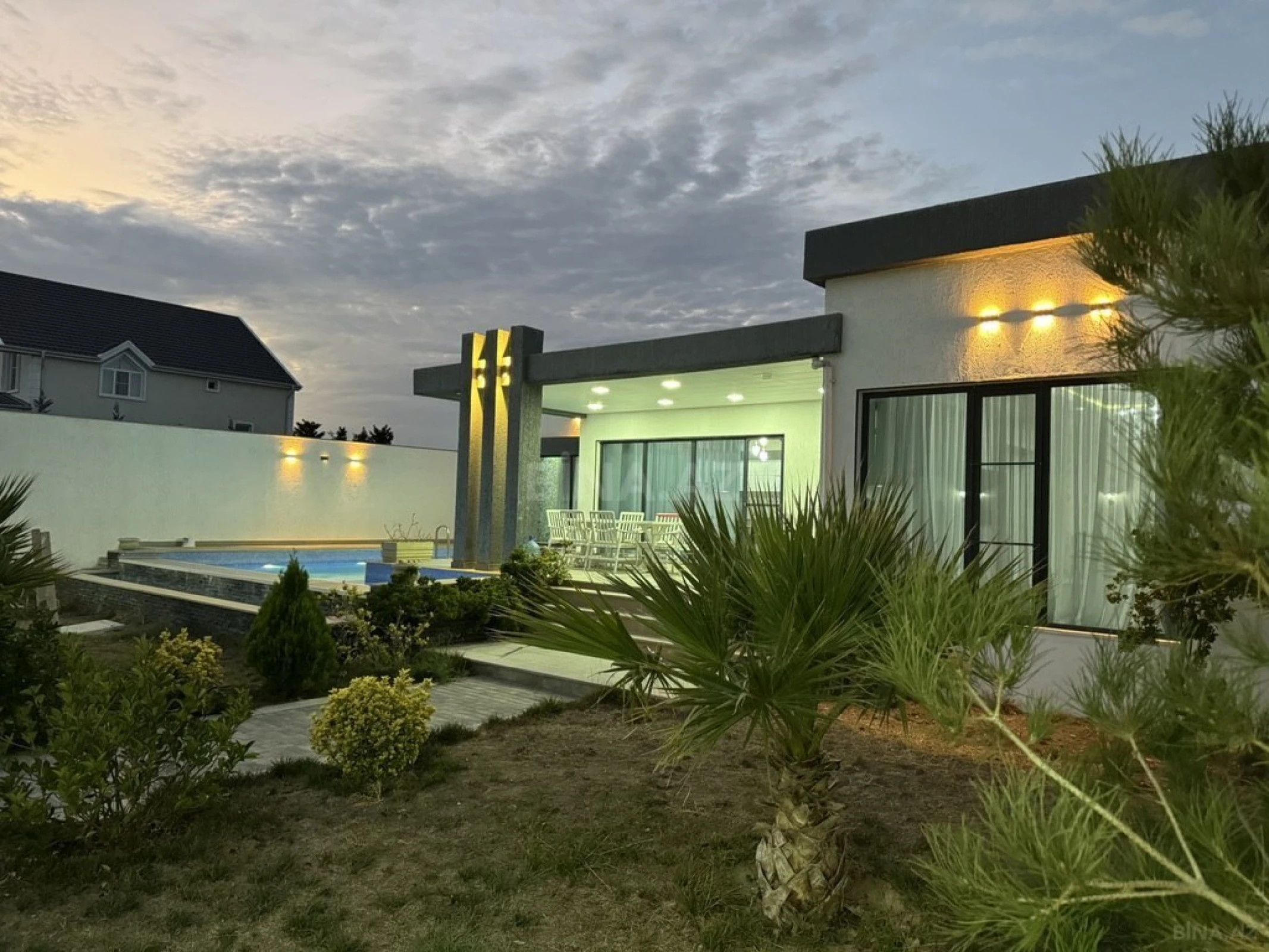 Kirayə verilir 4 otaqlı həyət evi 250 m²