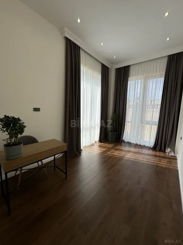 Satılır 4 otaqlı mənzil 153 m²