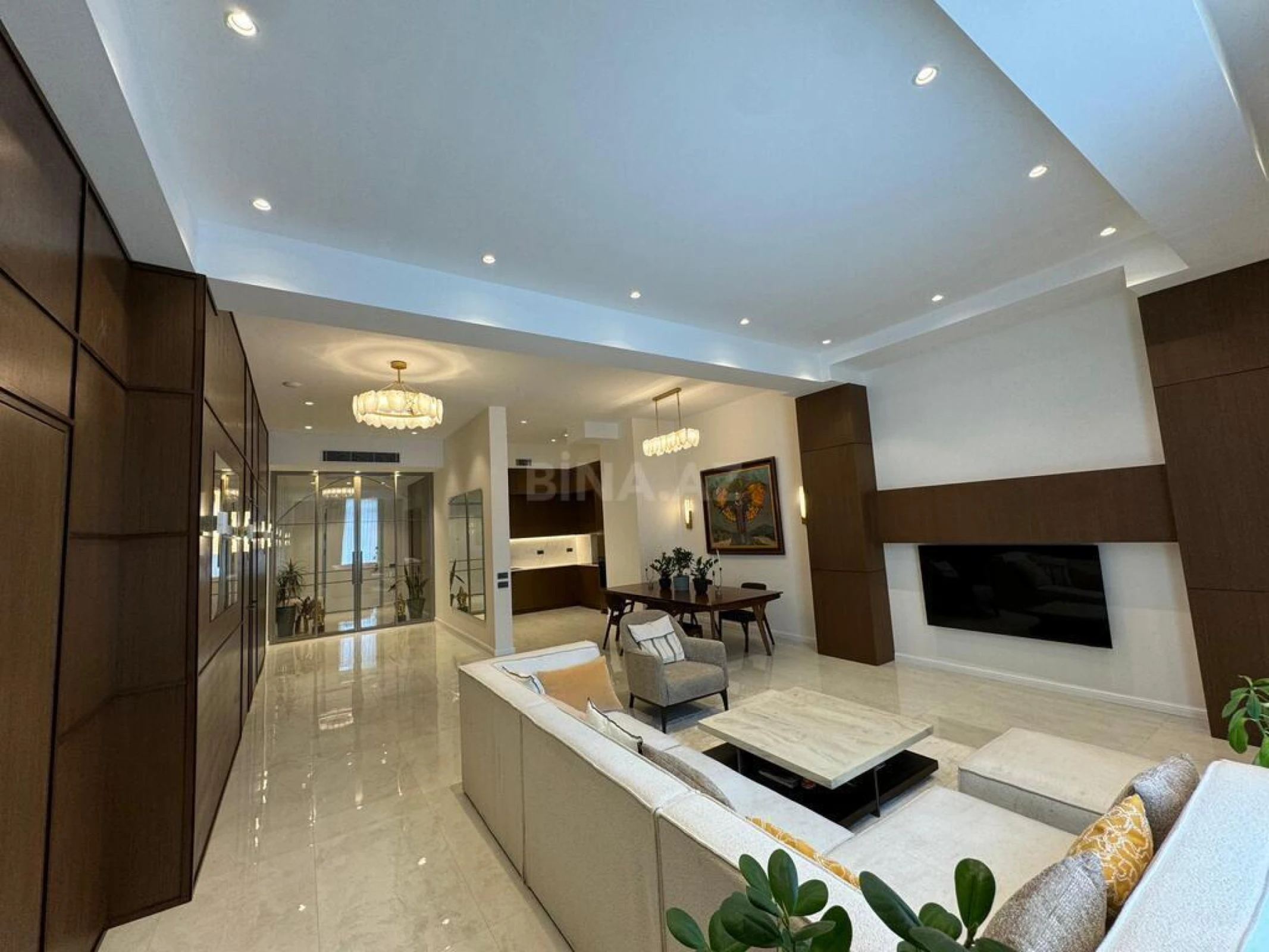 Satılır 4 otaqlı mənzil 153 m²