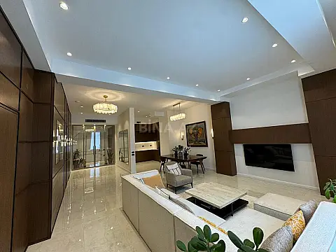 Satılır 4 otaqlı mənzil 153 m²
