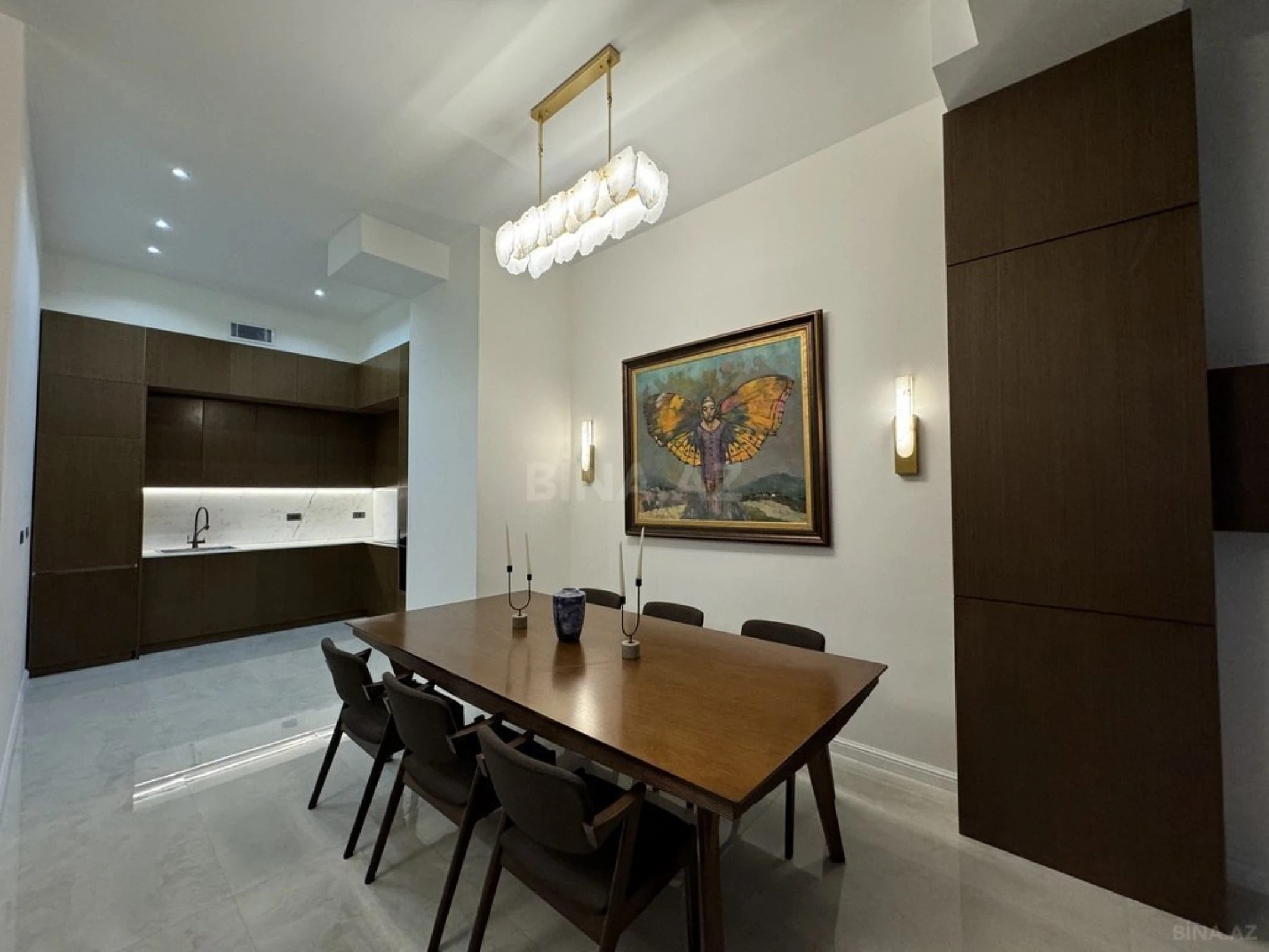 Satılır 4 otaqlı mənzil 153 m²