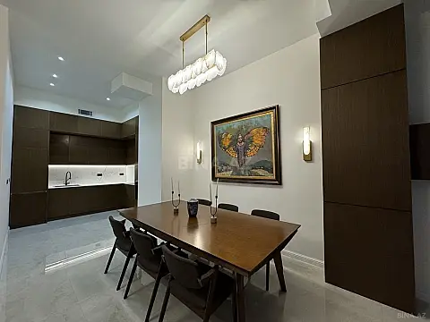 Satılır 4 otaqlı mənzil 153 m²