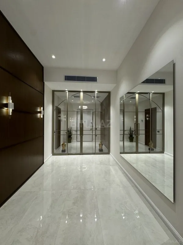 Satılır 4 otaqlı mənzil 153 m²