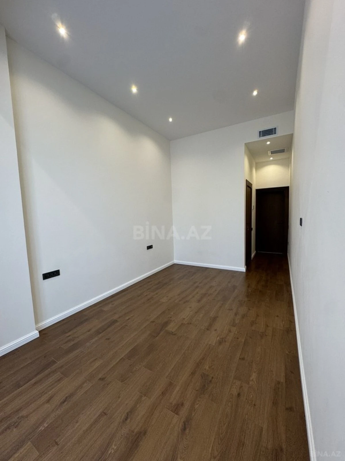 Satılır 4 otaqlı mənzil 153 m²