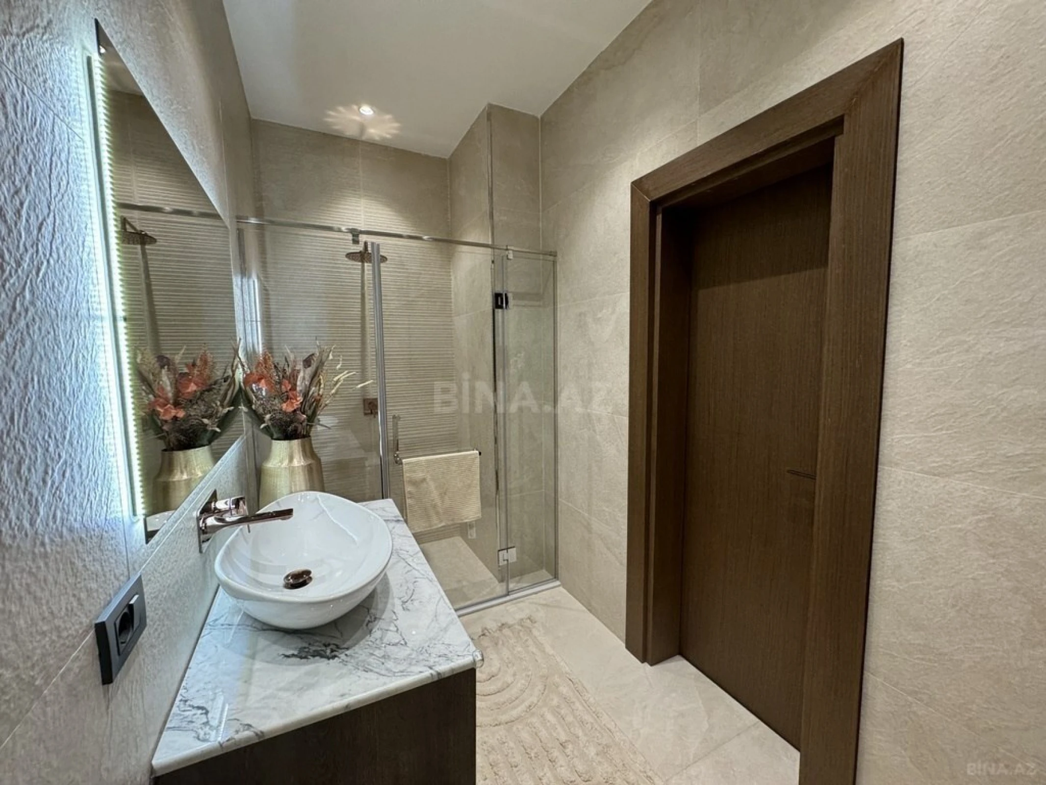 Satılır 4 otaqlı mənzil 153 m²