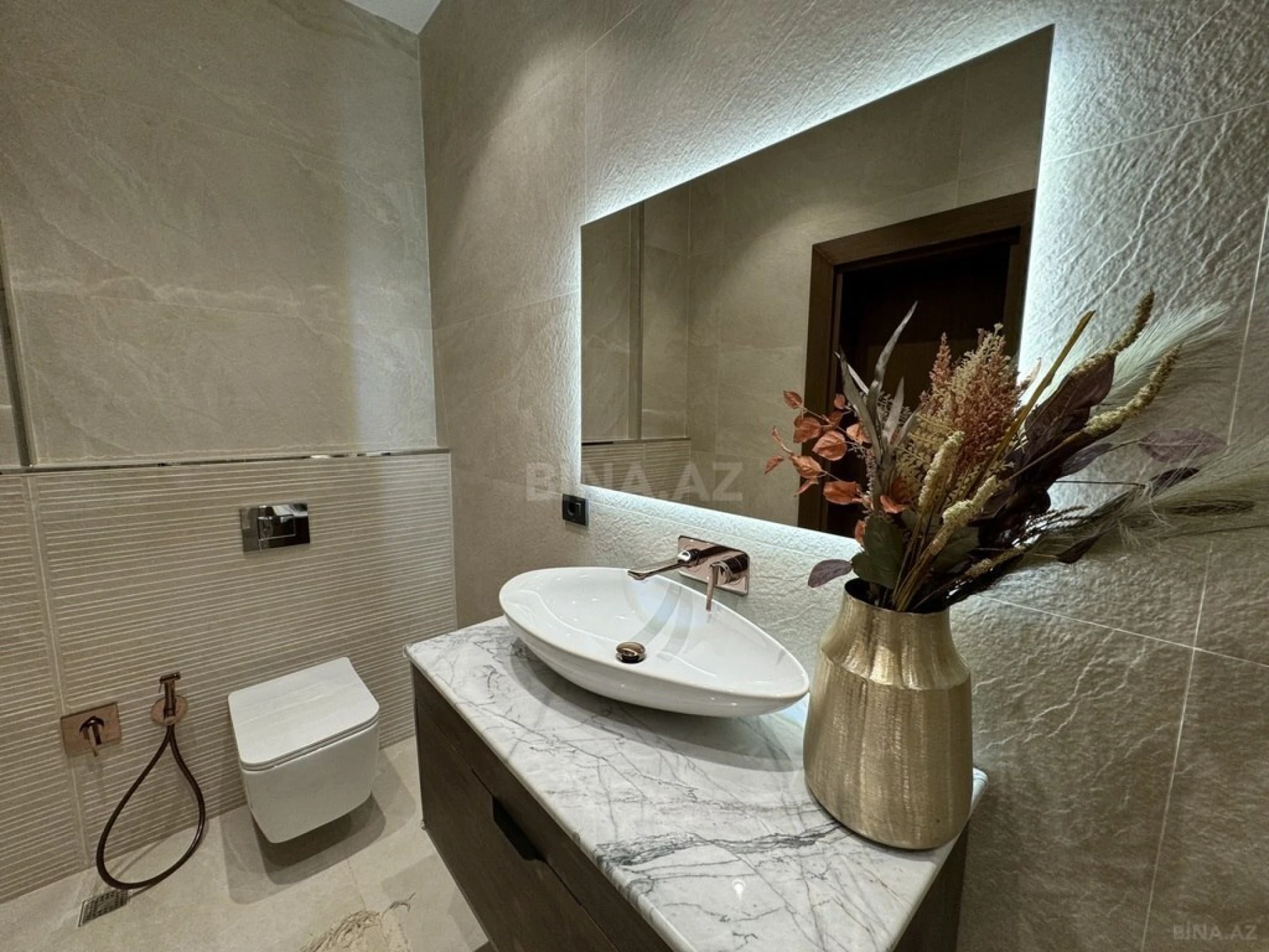 Satılır 4 otaqlı mənzil 153 m²