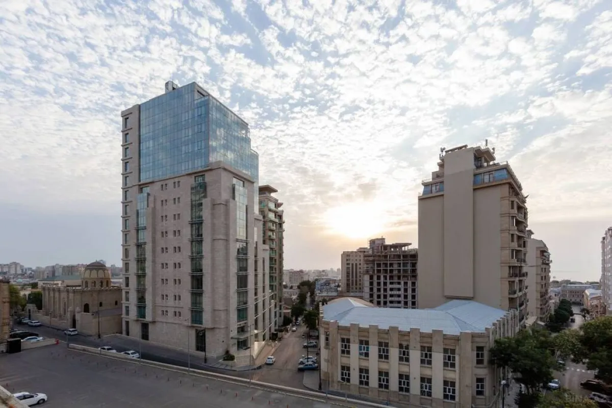 Satılır 4 otaqlı mənzil 153 m²