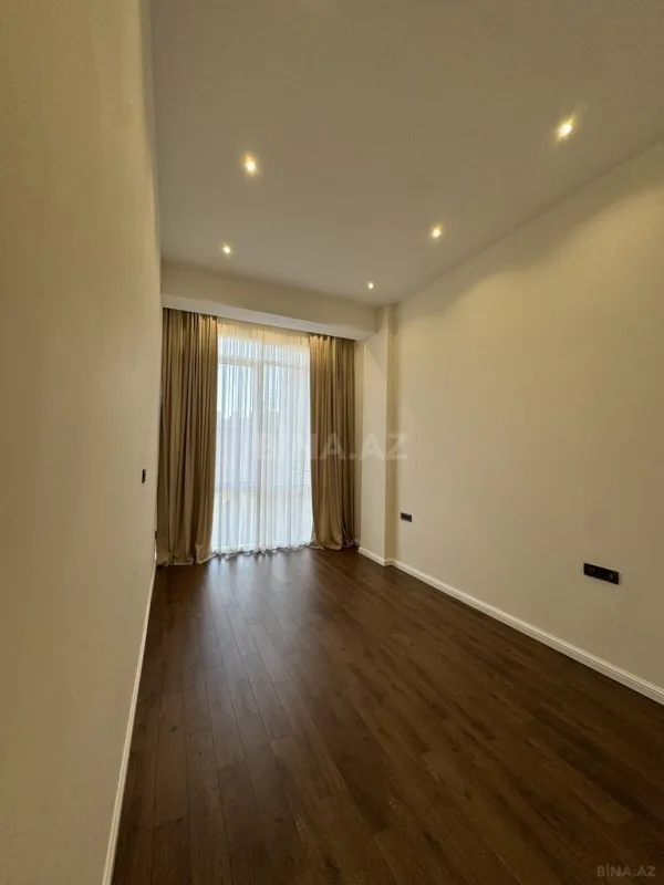 Satılır 4 otaqlı mənzil 153 m²