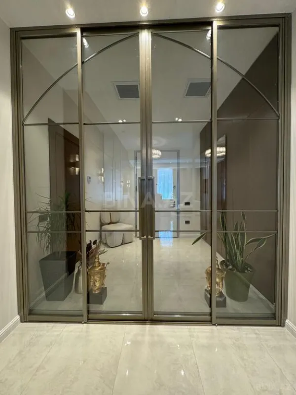 Satılır 4 otaqlı mənzil 153 m²