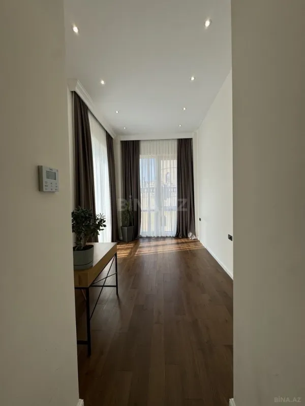 Satılır 4 otaqlı mənzil 153 m²