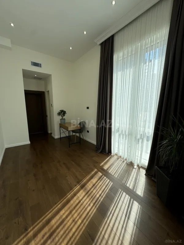 Satılır 4 otaqlı mənzil 153 m²