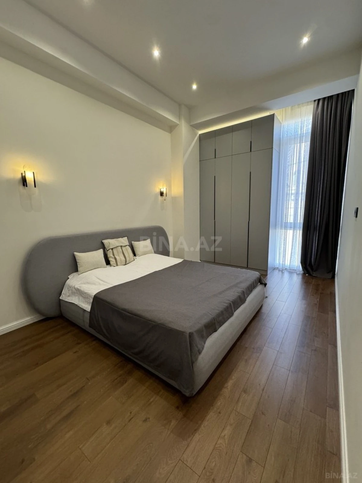 Satılır 4 otaqlı mənzil 153 m²