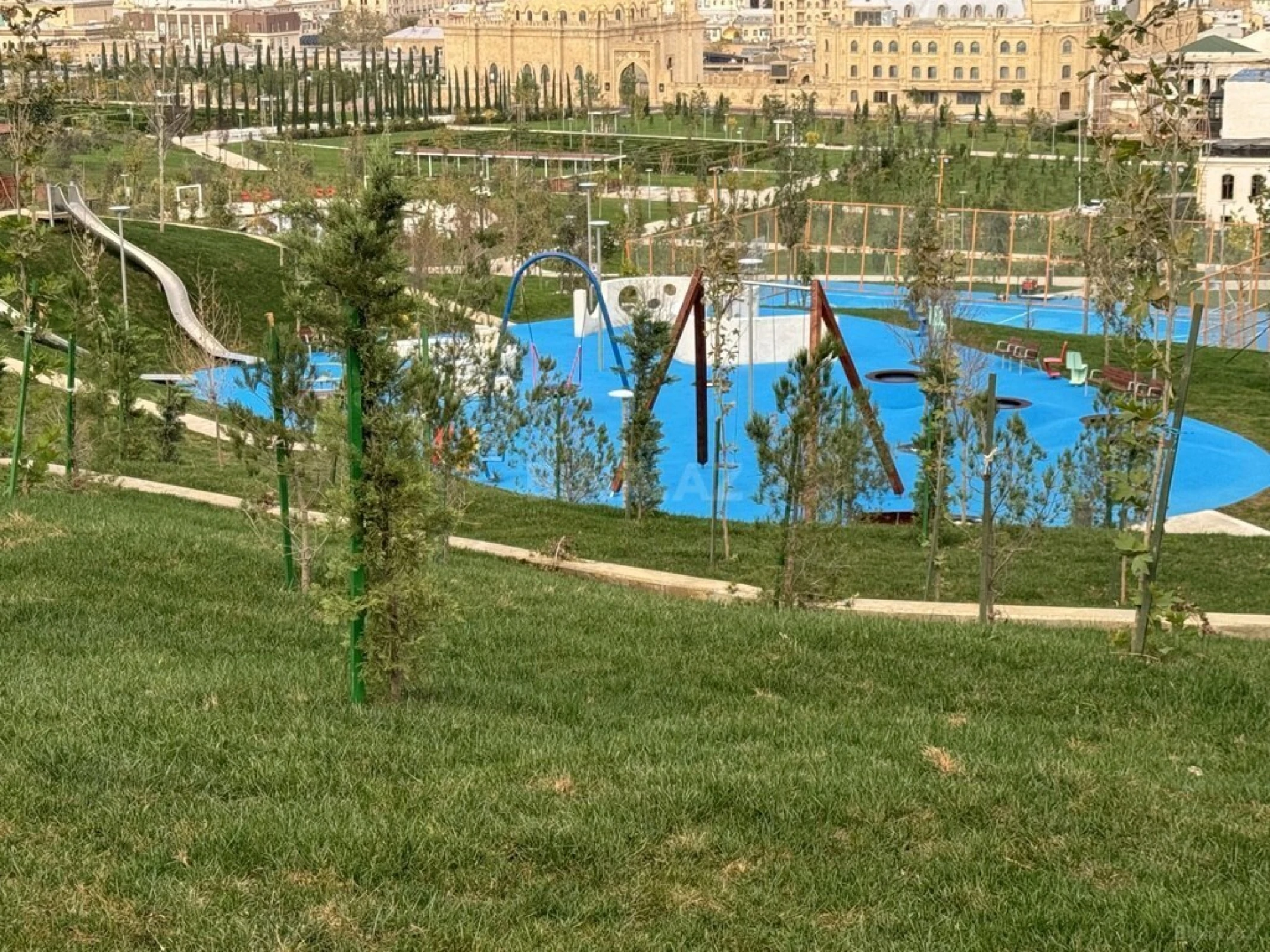 Satılır 4 otaqlı mənzil 153 m²