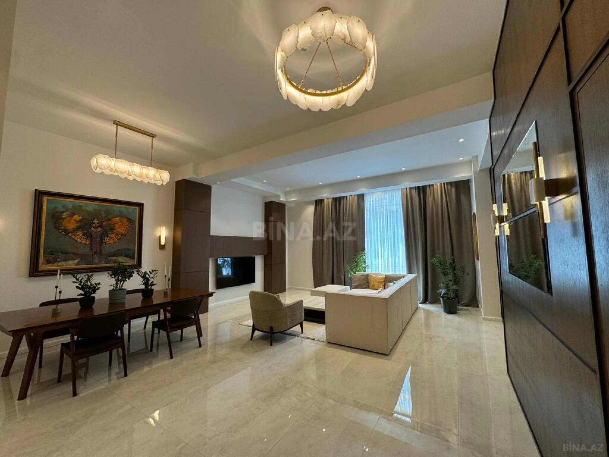 Satılır 4 otaqlı mənzil 153 m²