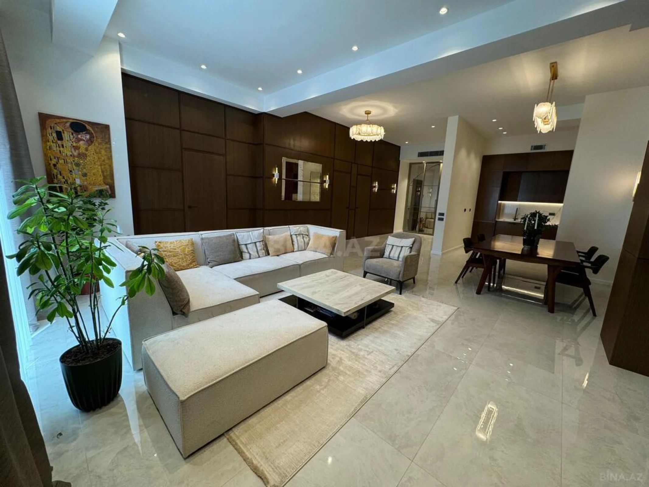 Satılır 4 otaqlı mənzil 153 m²