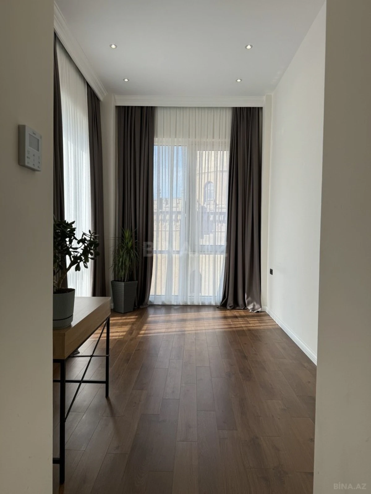 Satılır 4 otaqlı mənzil 153 m²