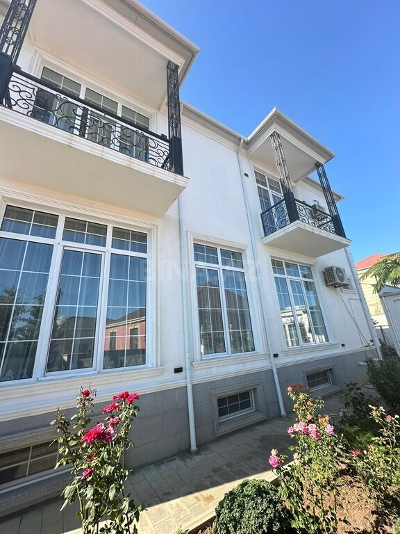 Satılır 7 otaqlı həyət evi 330 m² — Bakı, Badamdar 7 otaq 330.00 m²