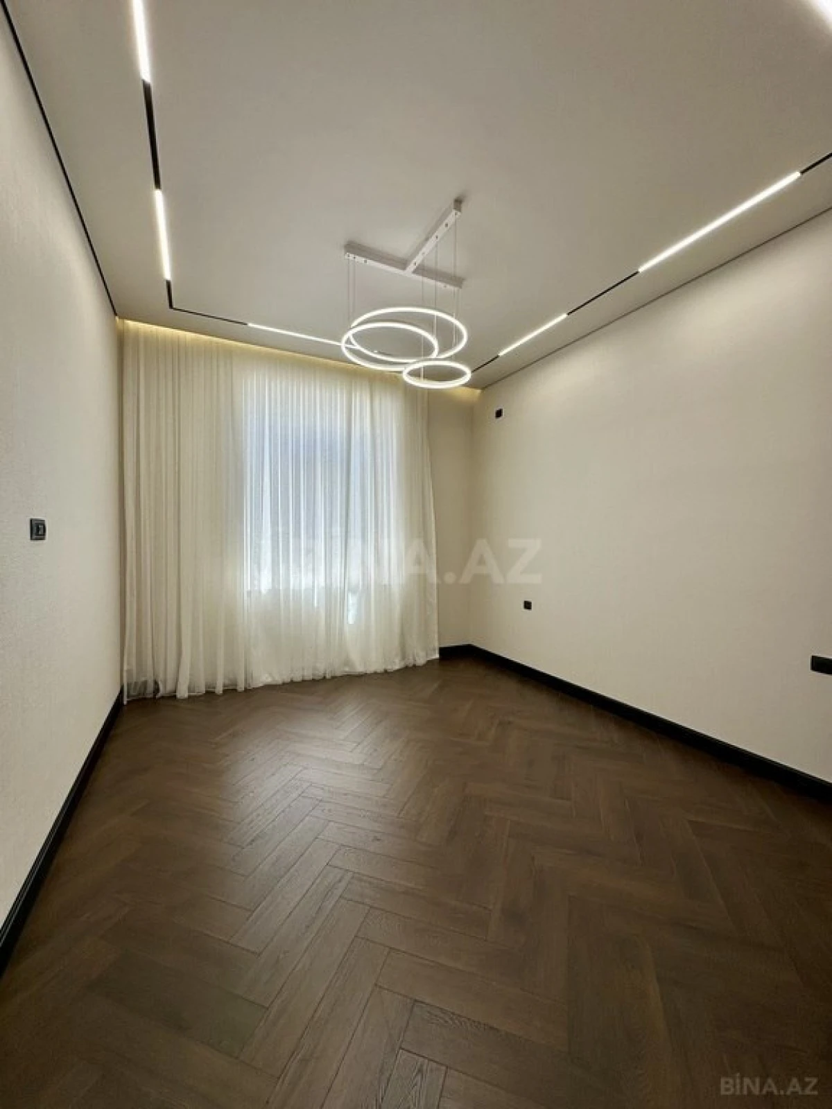 Satılır 4 otaqlı həyət evi 240 m²