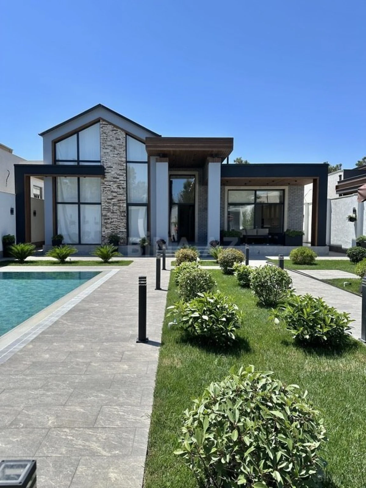 Satılır 4 otaqlı həyət evi 240 m²