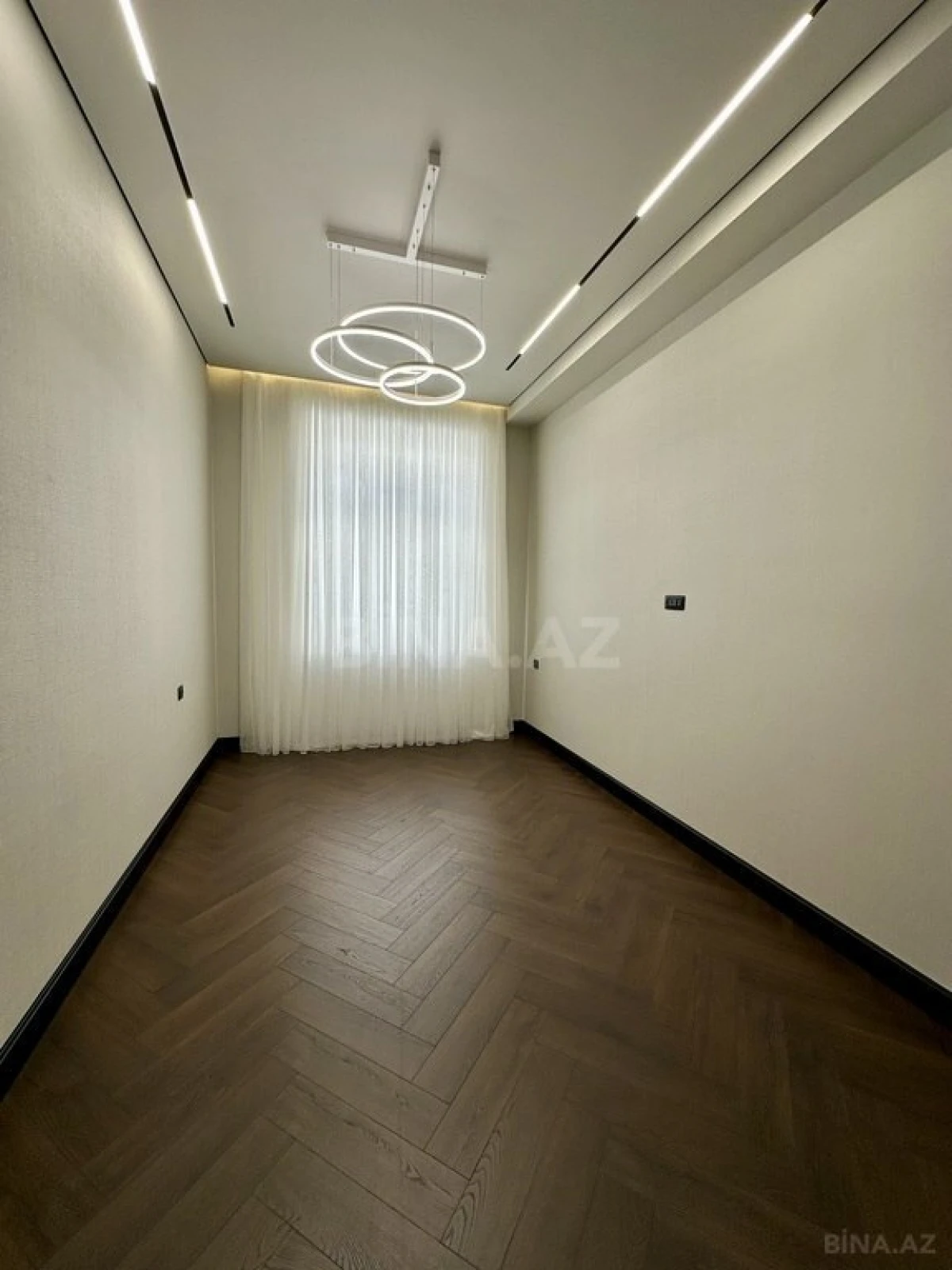 Satılır 4 otaqlı həyət evi 240 m²