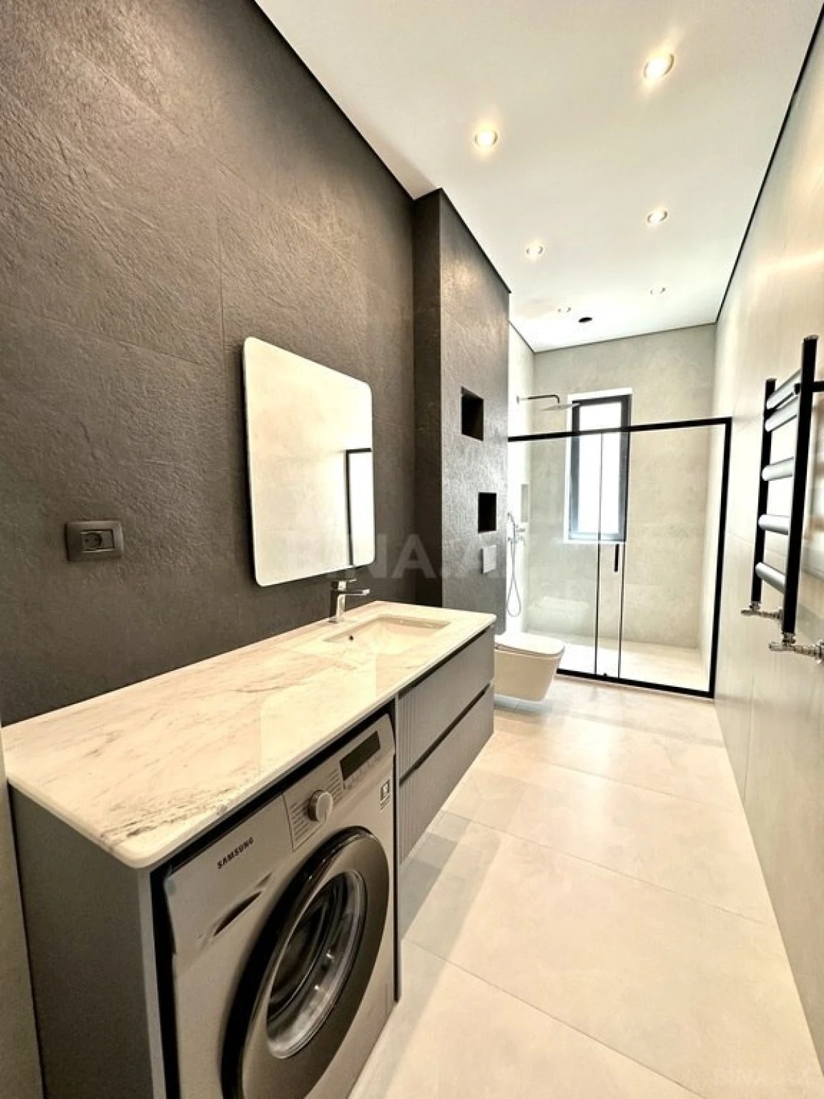 Satılır 4 otaqlı həyət evi 240 m²