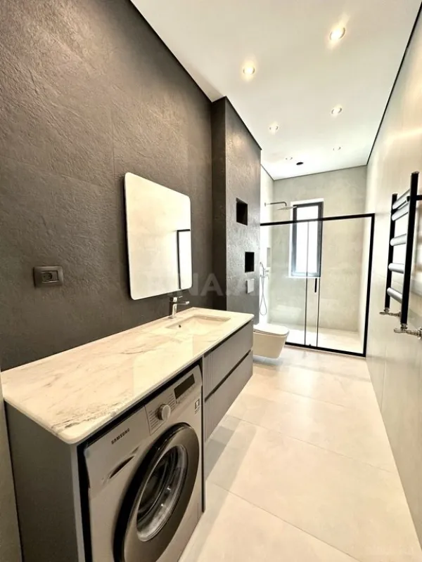 Satılır 4 otaqlı həyət evi 240 m²