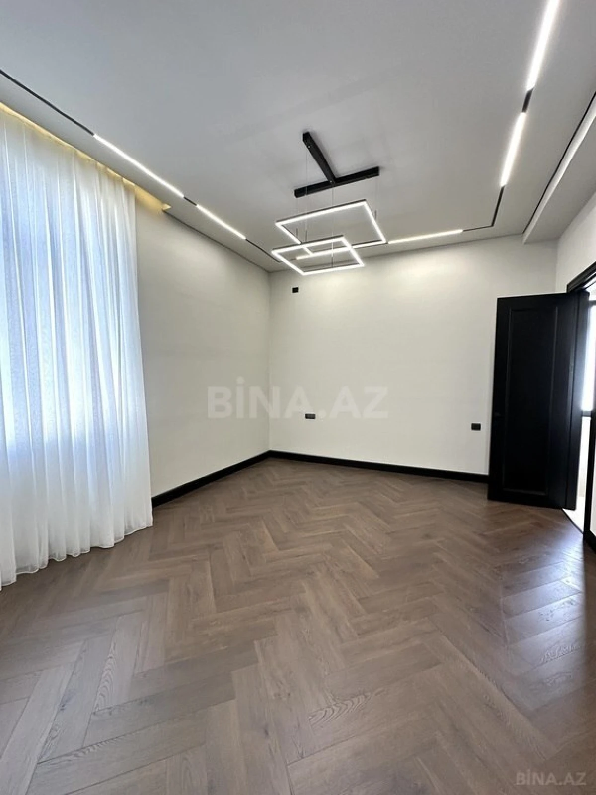 Satılır 4 otaqlı həyət evi 240 m²