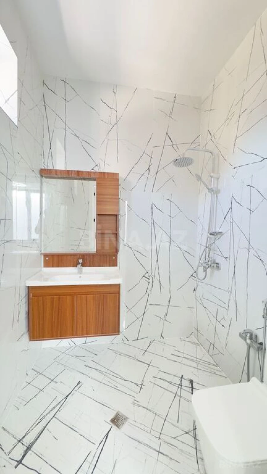 Satılır 4 otaqlı həyət evi 180 m²